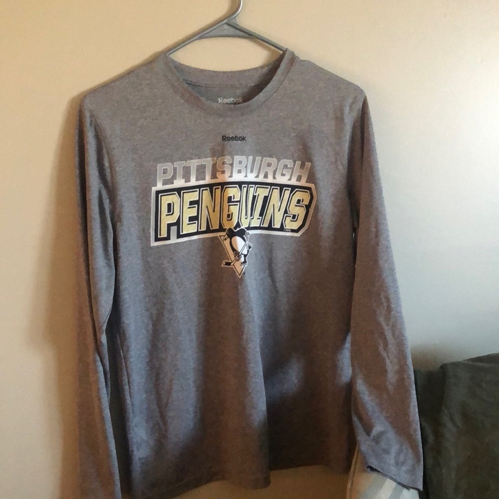 Boy’s Pittsburgh Penguins long sleeve